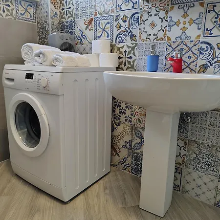 Your Perfect Host In * Rome