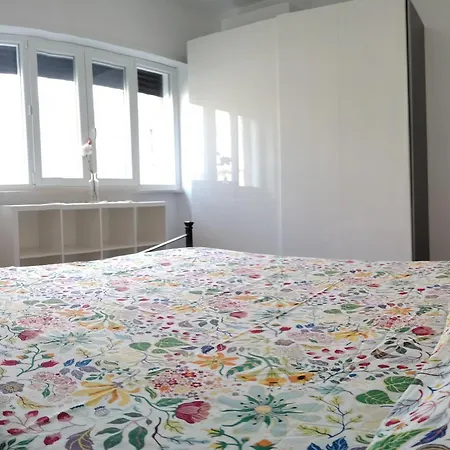 Your Perfect Host In Apartment *